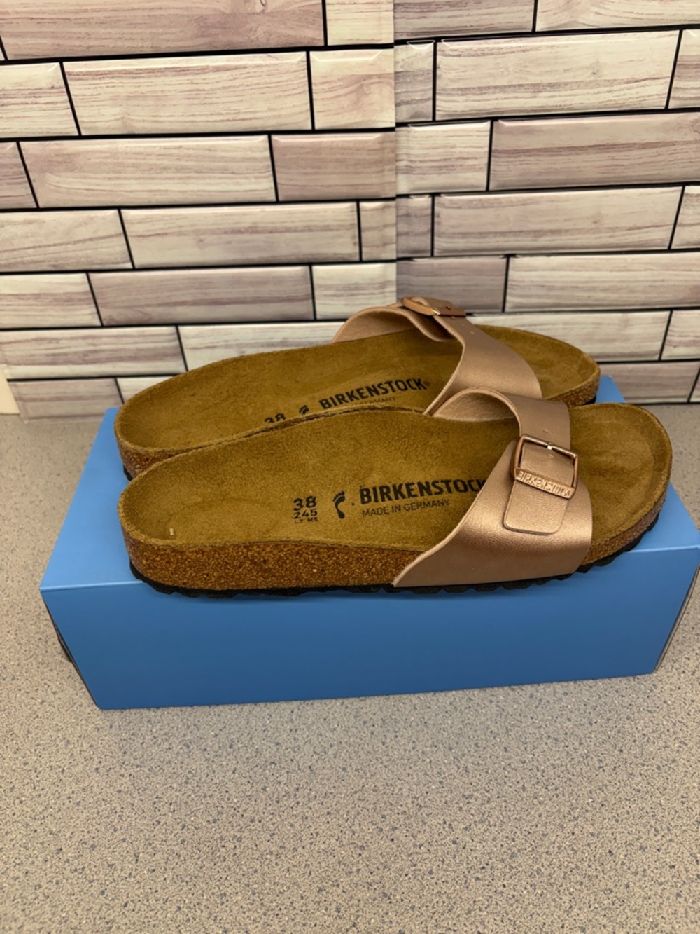 New Birkenstock Madrid BS Women’s size 38/7 US Copper New With replacement box - Picture 5 of 8